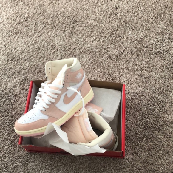 Air Jordans Unisex Sneakers - Picture 3 of 8